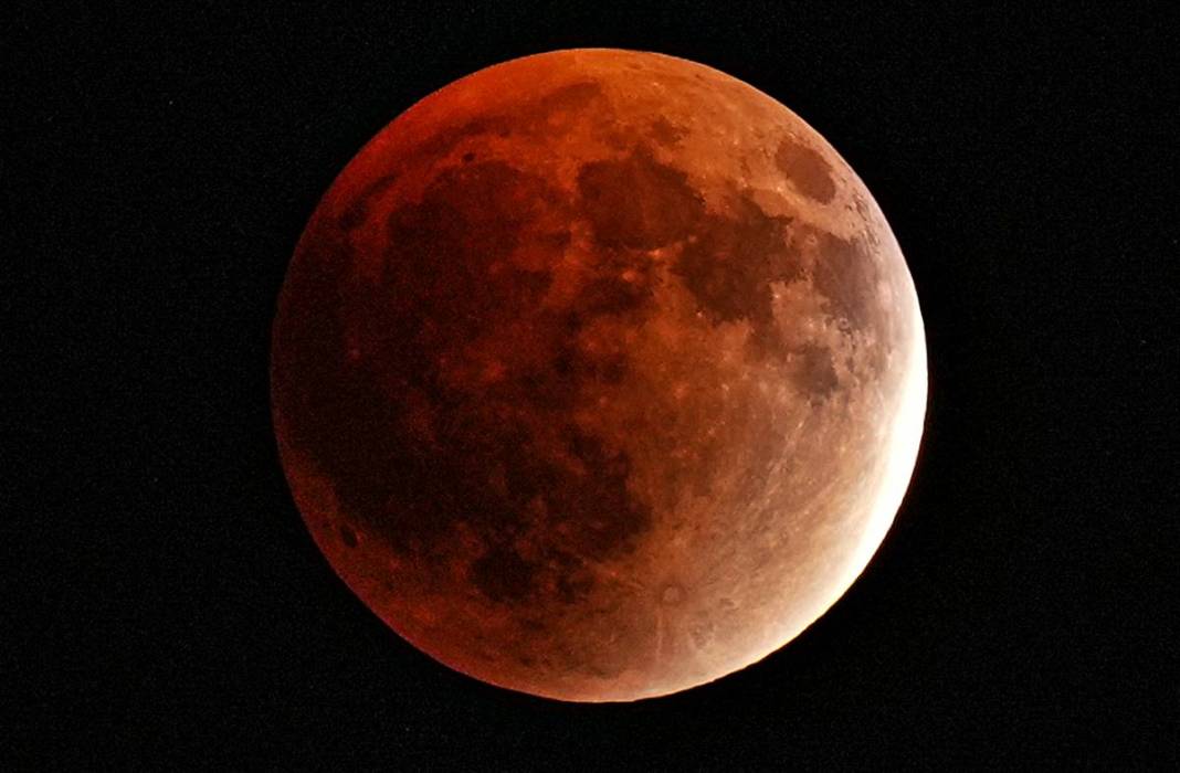 Doğa olayı mı, felaket habercisi mi? 'Kanlı Ay' tutulması ve bilimsel gerçekler 1